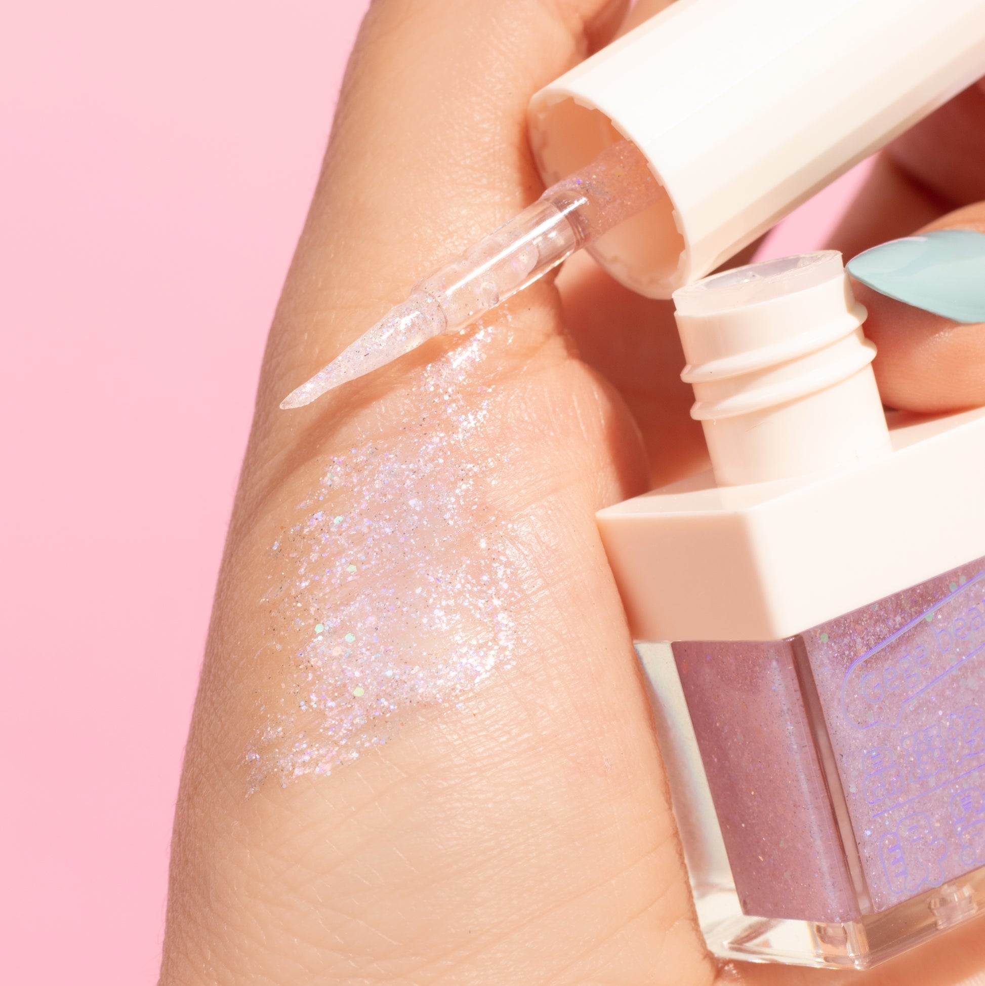 Gege Bear Crystal Liquid Eyeshadow